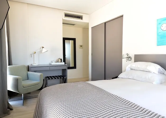 מלון Mar Bravo נאזרה